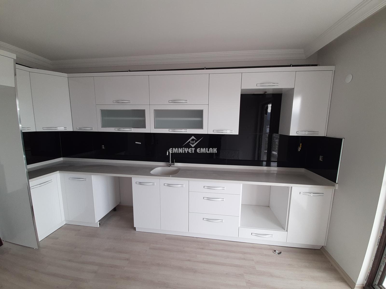 Kepez Polis Noktası Mevkii Satılık 3+1 Daire