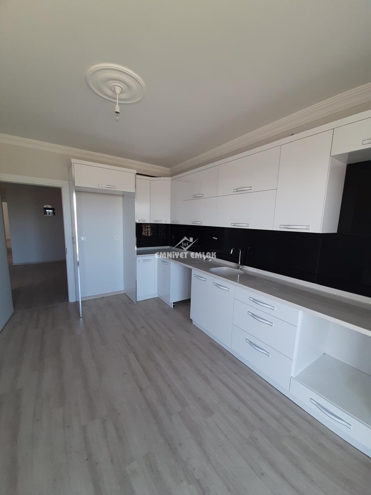 Kepez Polis Noktası Mevkii Satılık 3+1 Daire