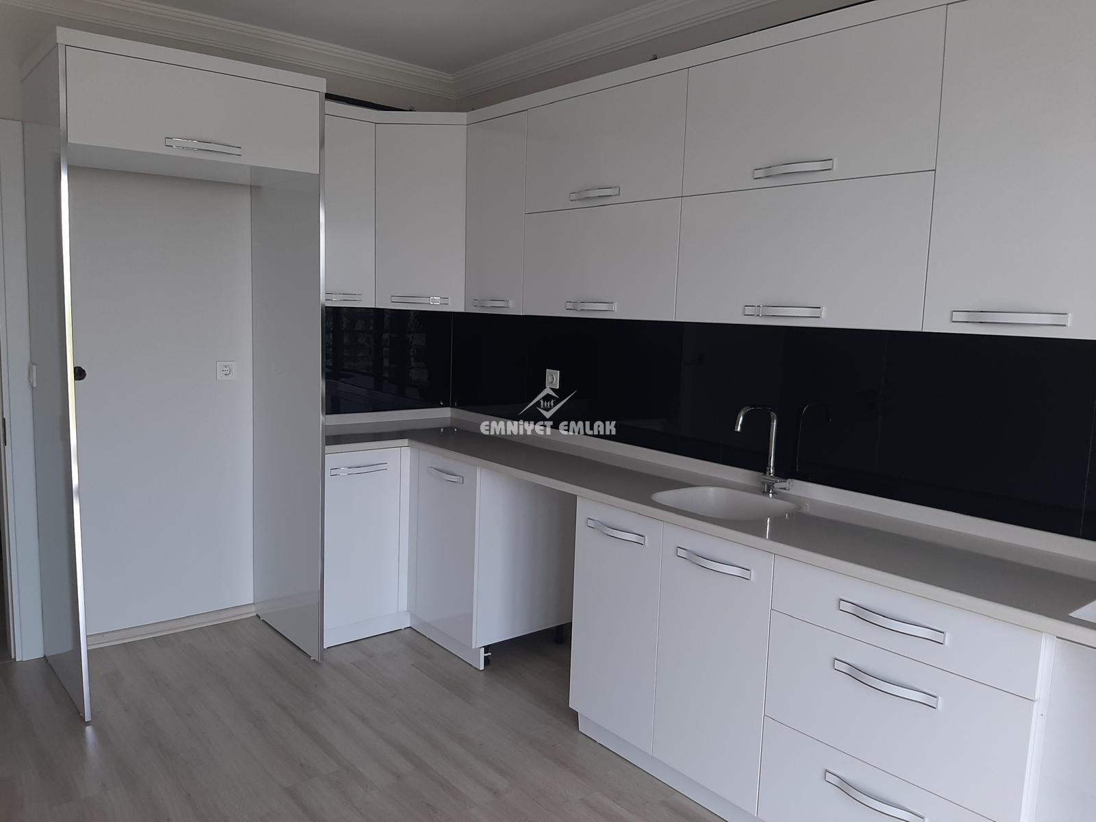 Kepez Polis Noktası Mevkii Satılık 3+1 Daire