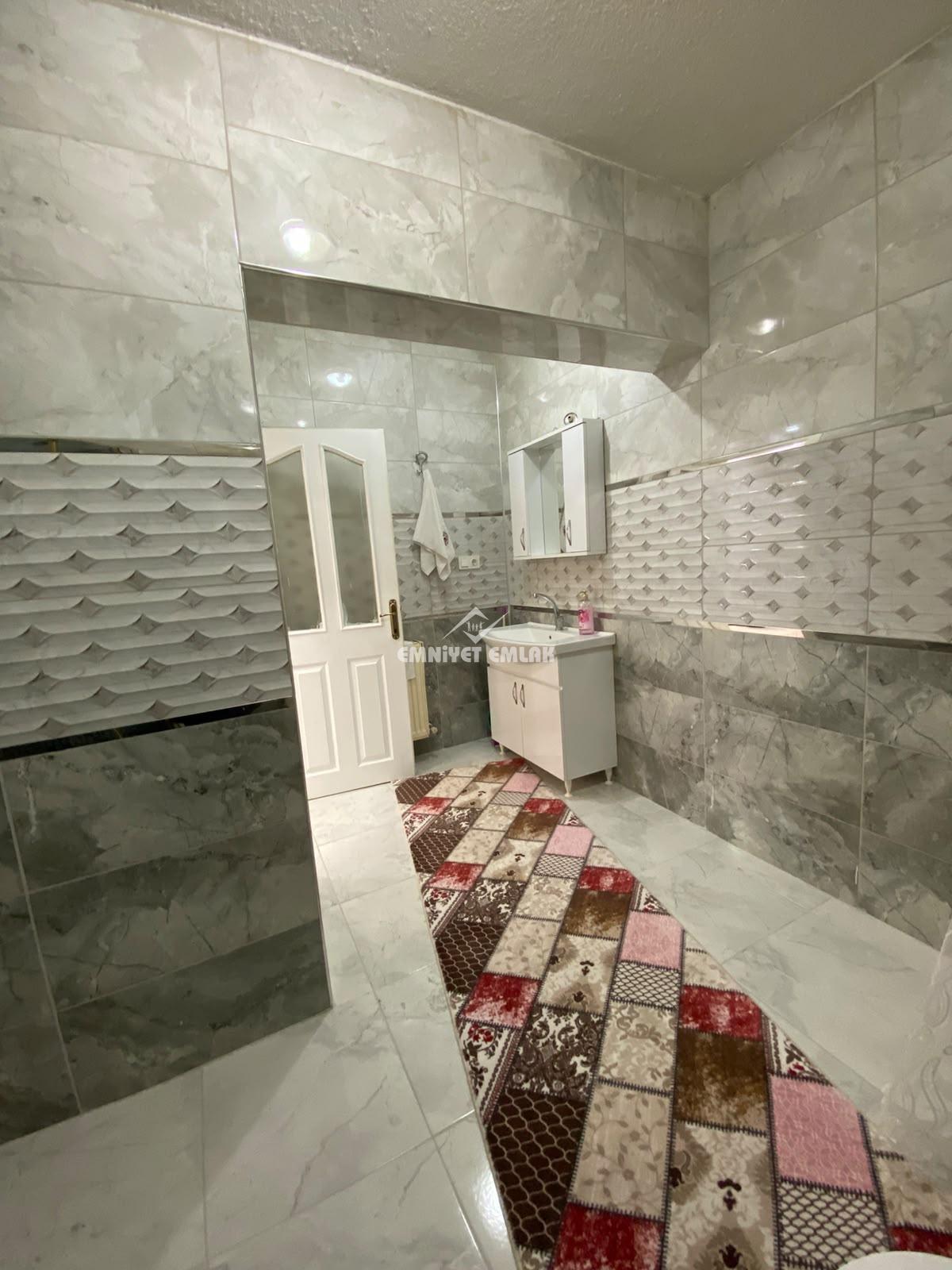 KDZ EREĞLİ HATİP SOKAKTA 2+1 EBEVEYN BANYOLU SATILIK DAİRE