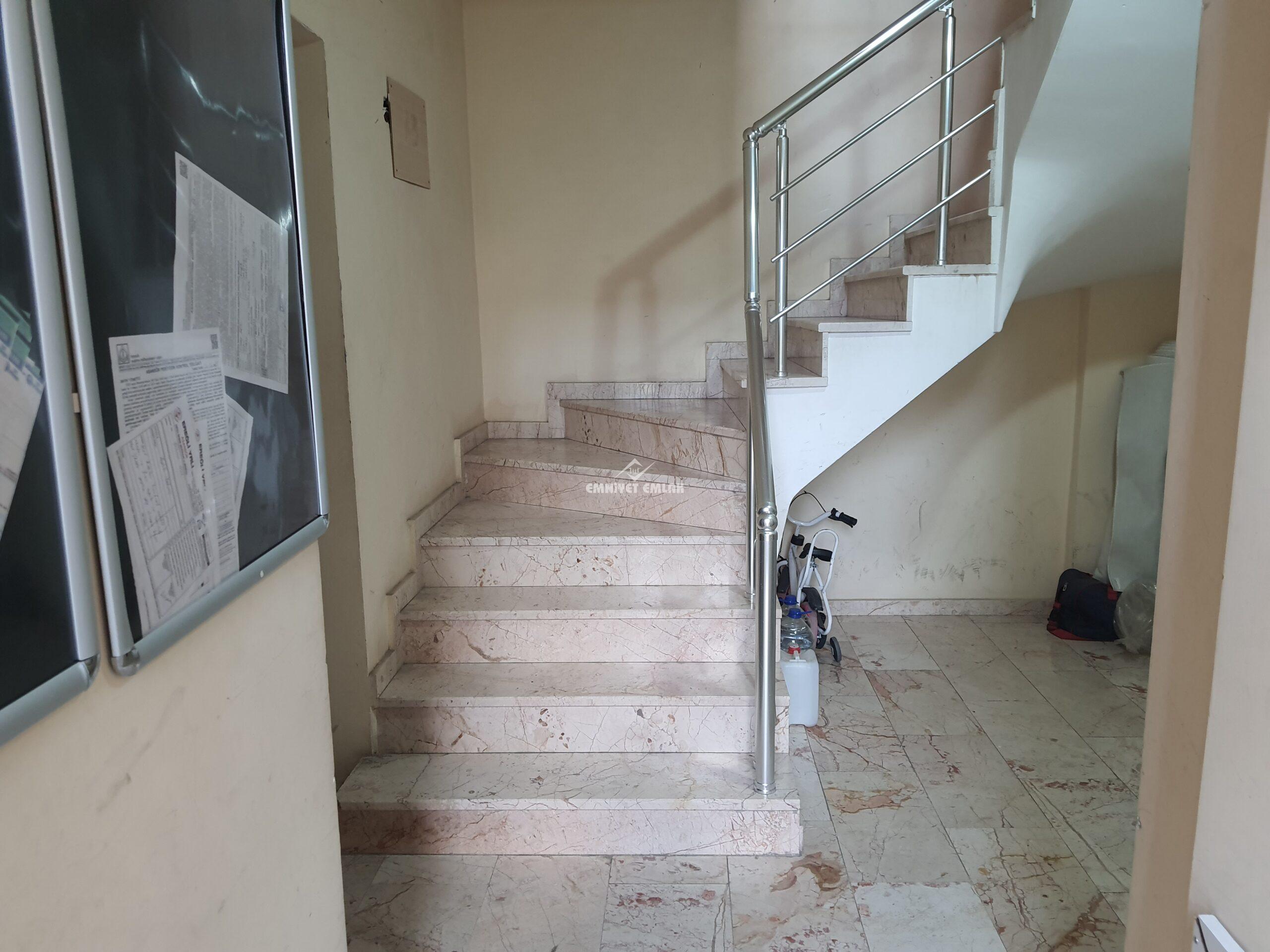 EREĞLİ KEPEZ MAH. SOLAK YOL AYRIMINDA EŞYALI SATILIK 1+1 DAİRE
