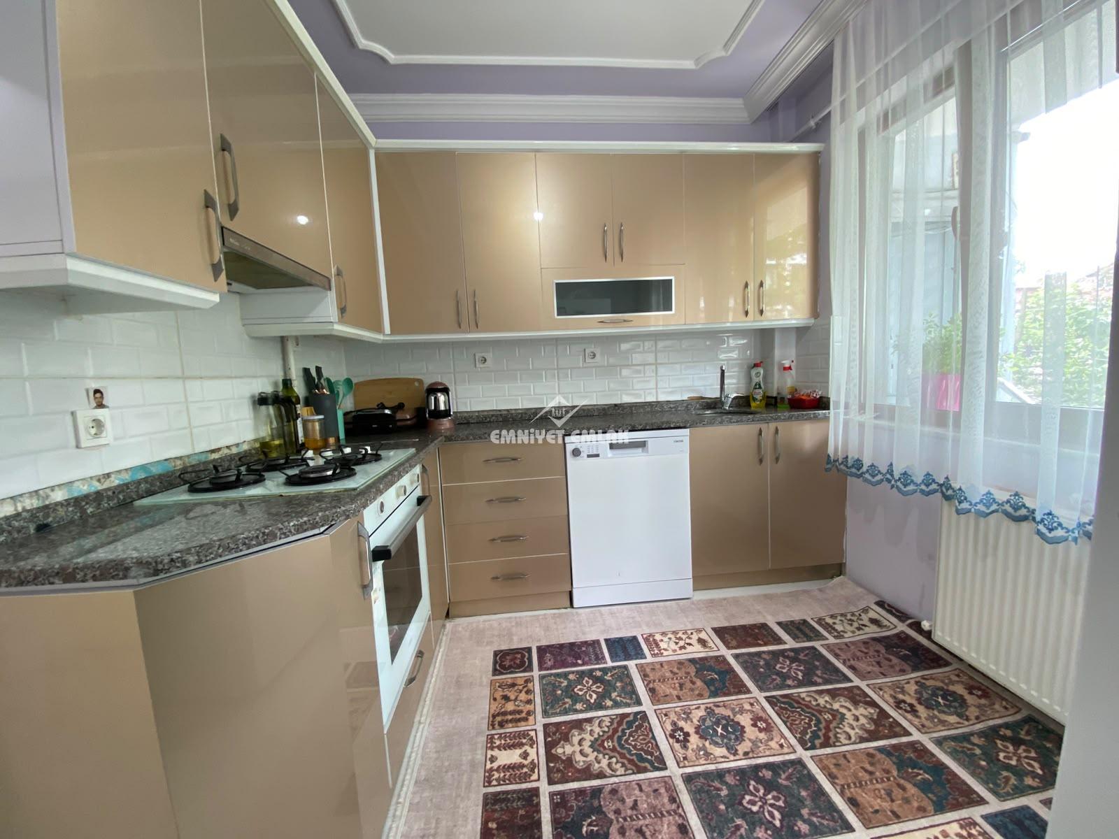 KDZ EREĞLİ HATİP SOKAKTA 2+1 EBEVEYN BANYOLU SATILIK DAİRE