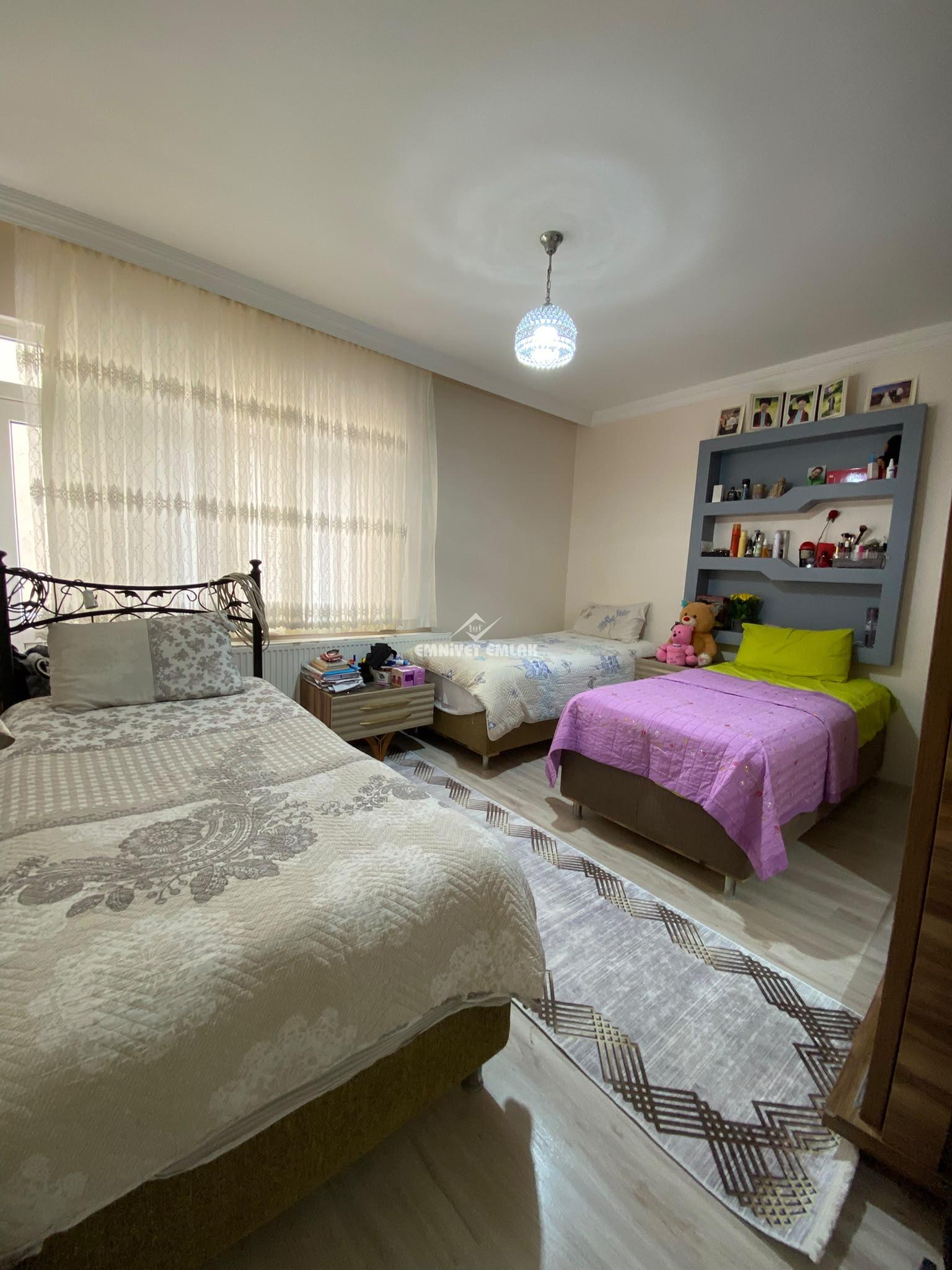 KDZ EREĞLİ MÜFTÜ MAHALLESİ İSTANBUL YOL AYRIMI MEVKİİ 2+1 SATILIK DAİRE