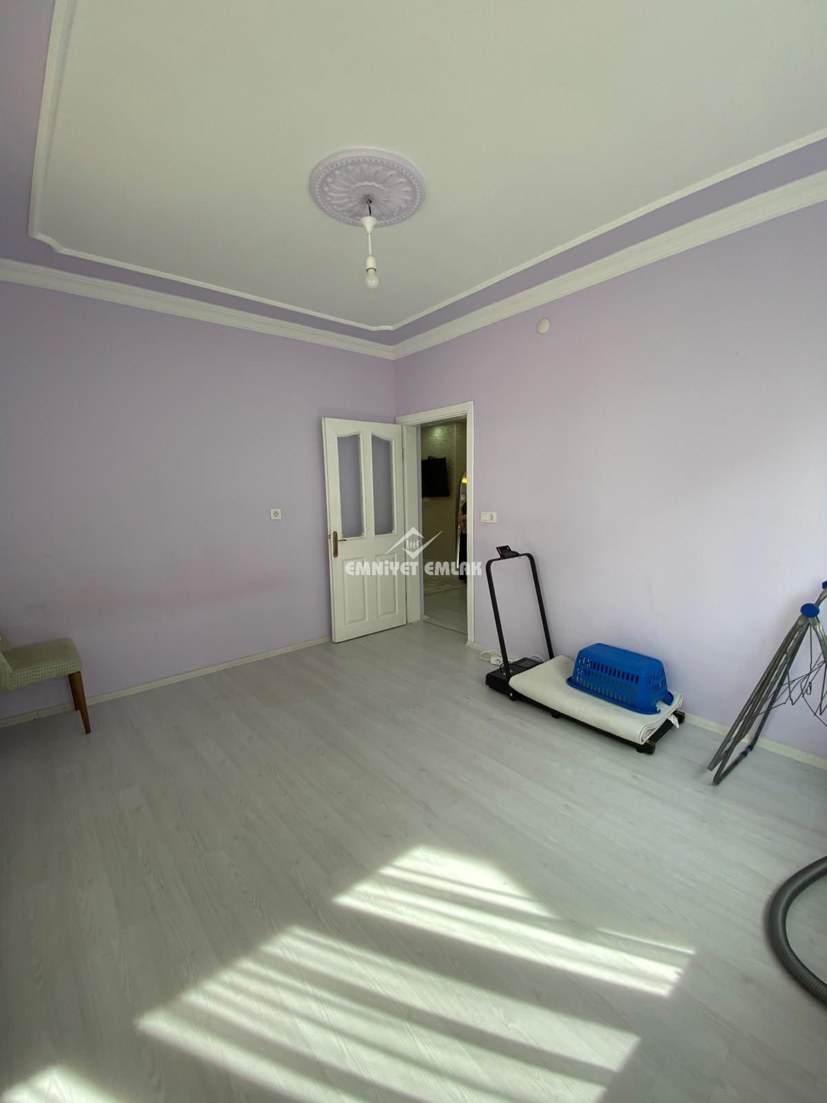 KDZ EREĞLİ HATİP SOKAKTA 2+1 EBEVEYN BANYOLU SATILIK DAİRE
