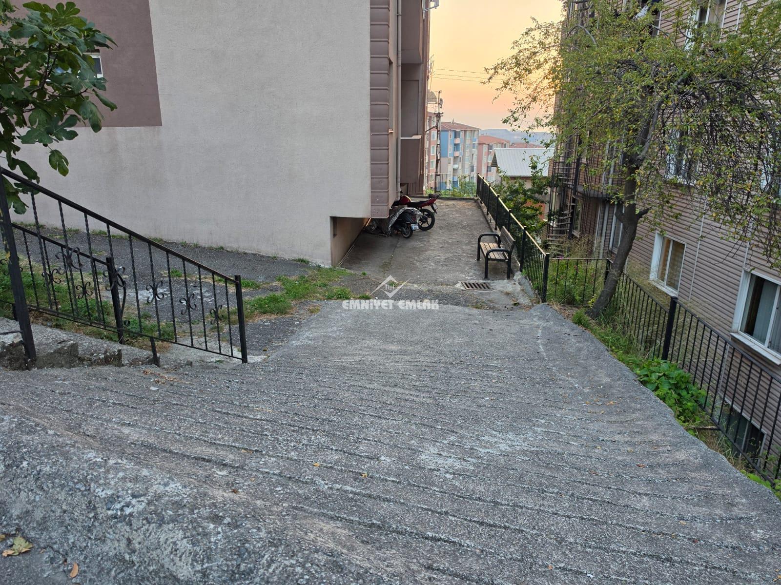 KDZ EREĞLİ KIŞLA MH. GÜZELYUVA LOJMANLARINDA 3+1 SATILIK DAİRE