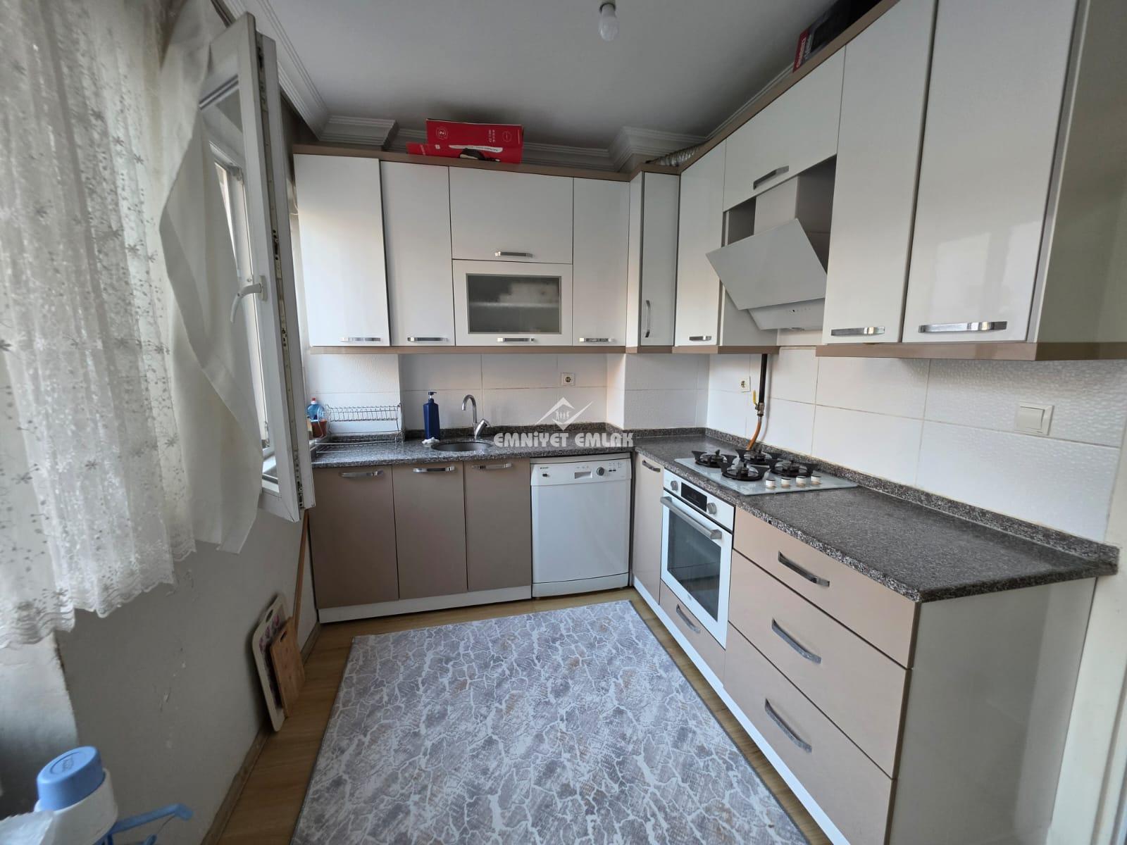 KDZ EREĞLİ KIŞLA MH. GÜZELYUVA LOJMANLARINDA 3+1 SATILIK DAİRE