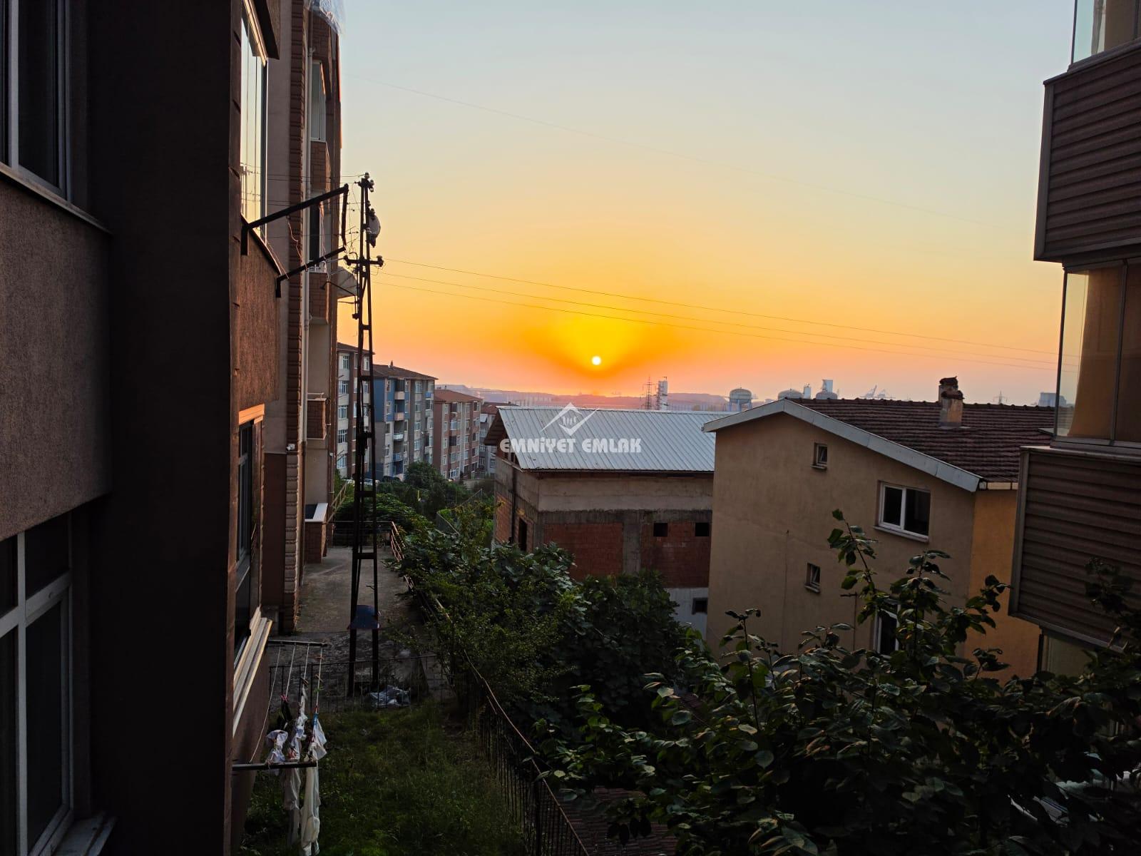 KDZ EREĞLİ KIŞLA MH. GÜZELYUVA LOJMANLARINDA 3+1 SATILIK DAİRE