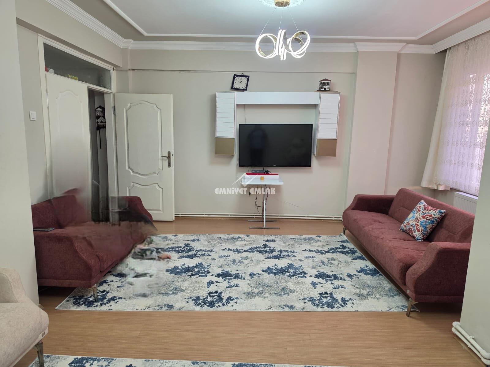 KDZ EREĞLİ KIŞLA MH. GÜZELYUVA LOJMANLARINDA 3+1 SATILIK DAİRE