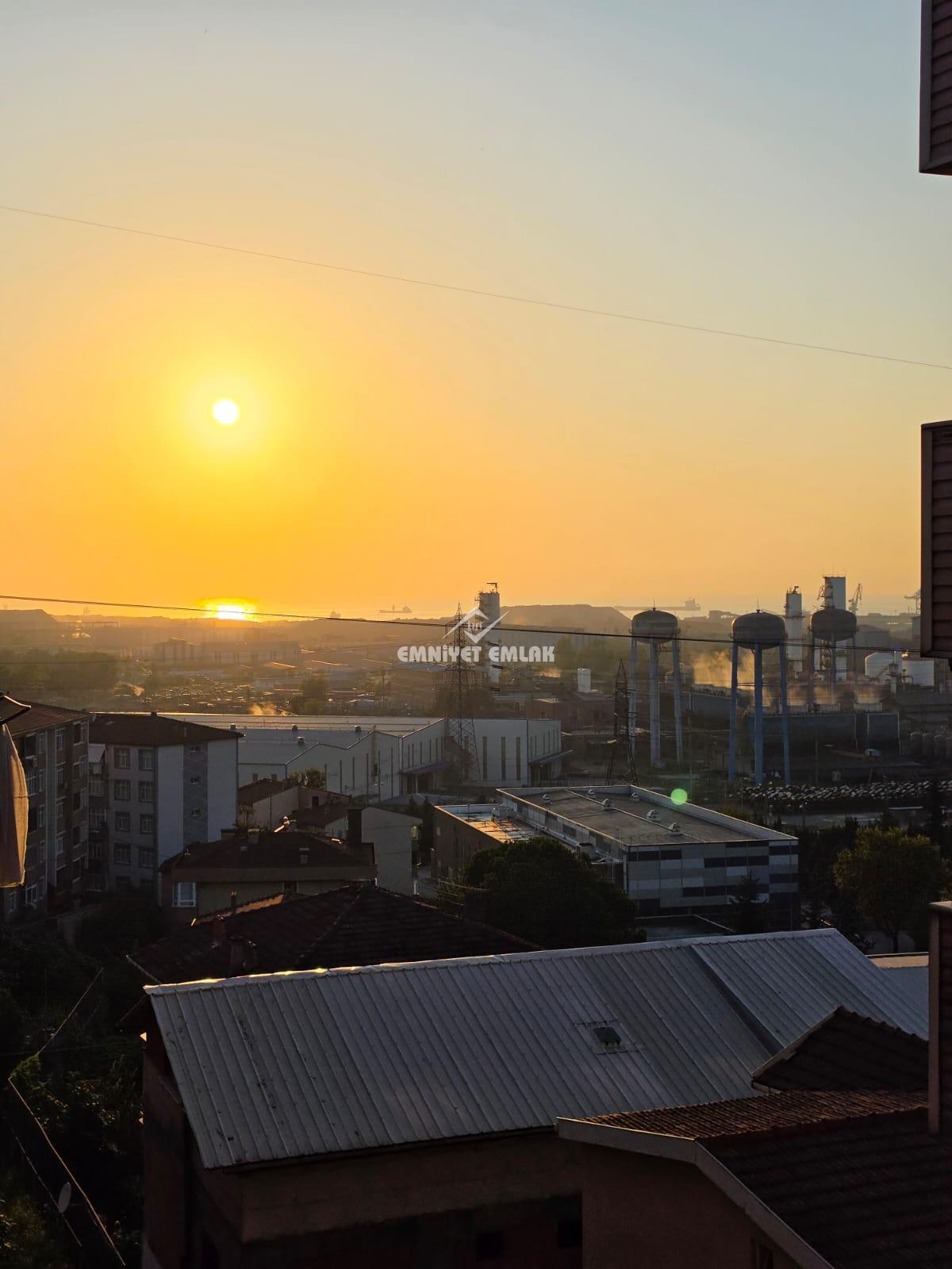 KDZ EREĞLİ KIŞLA MH. GÜZELYUVA LOJMANLARINDA 3+1 SATILIK DAİRE