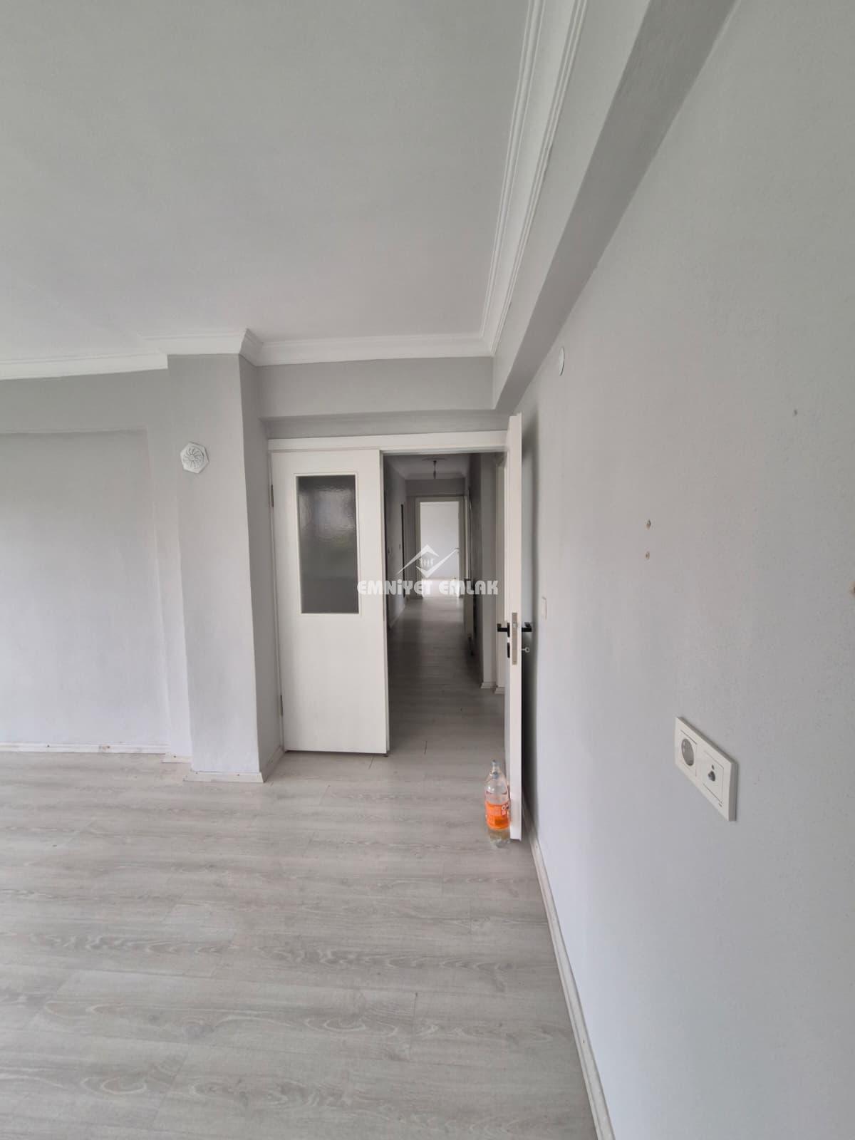 KEPEZ MAHALLESİ SOLAK YOL AYRIMINDA SATILIK BİNA
