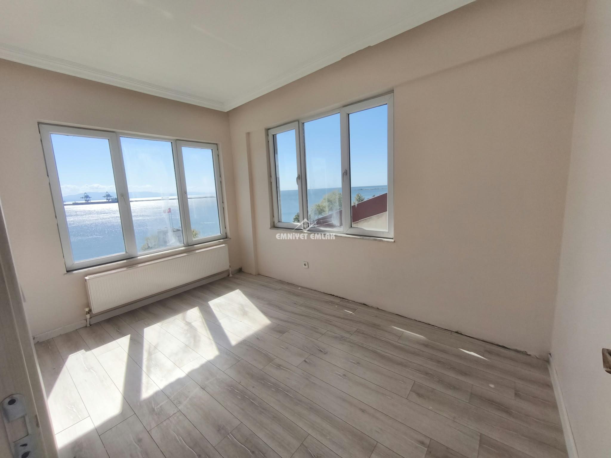 YALI CADDESİNDE DENİZ MANZARALI 2+2 KİRALIK DAİRE/OFİS