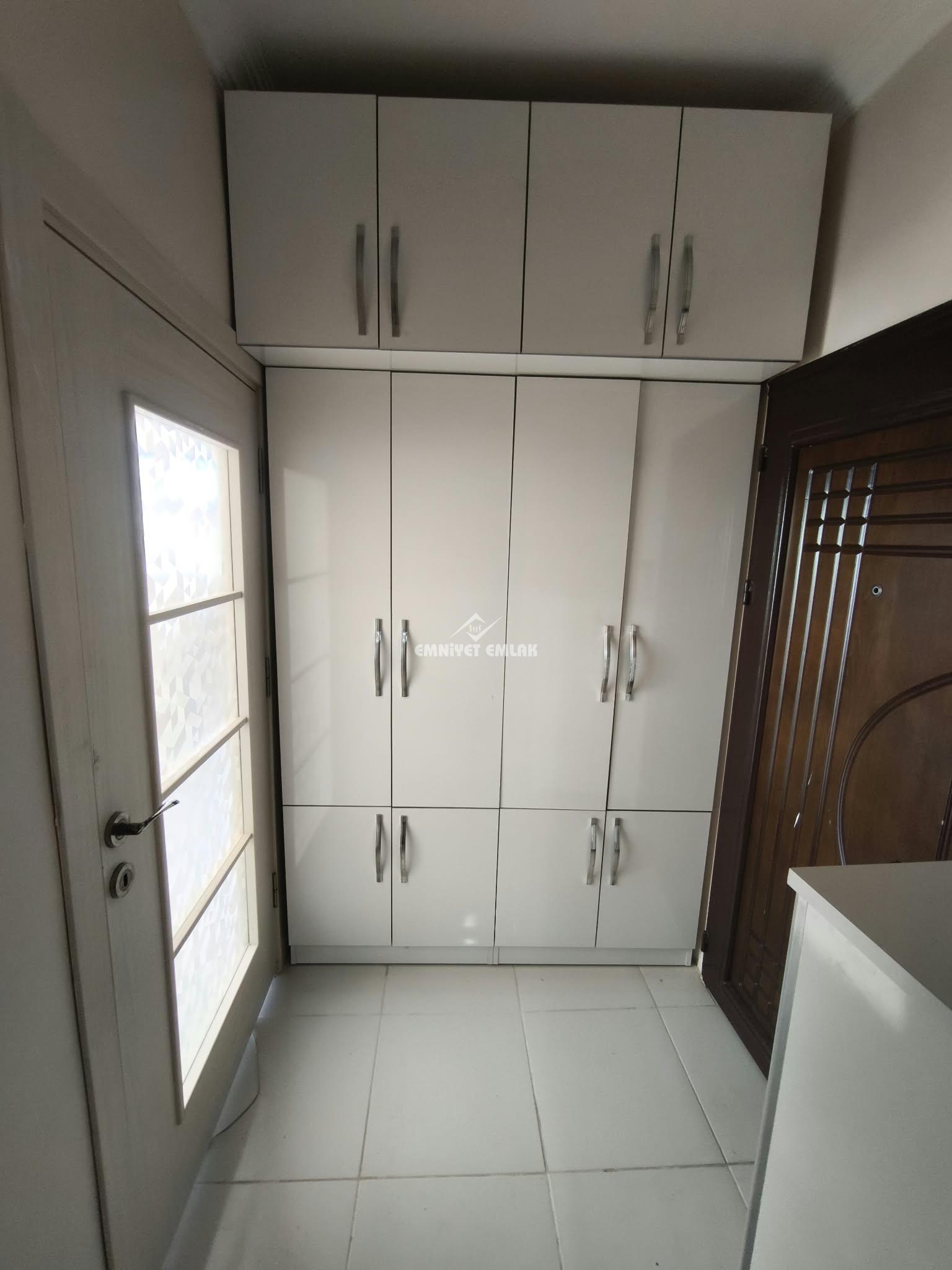 YALI CADDESİNDE DENİZ MANZARALI 2+2 KİRALIK DAİRE/OFİS