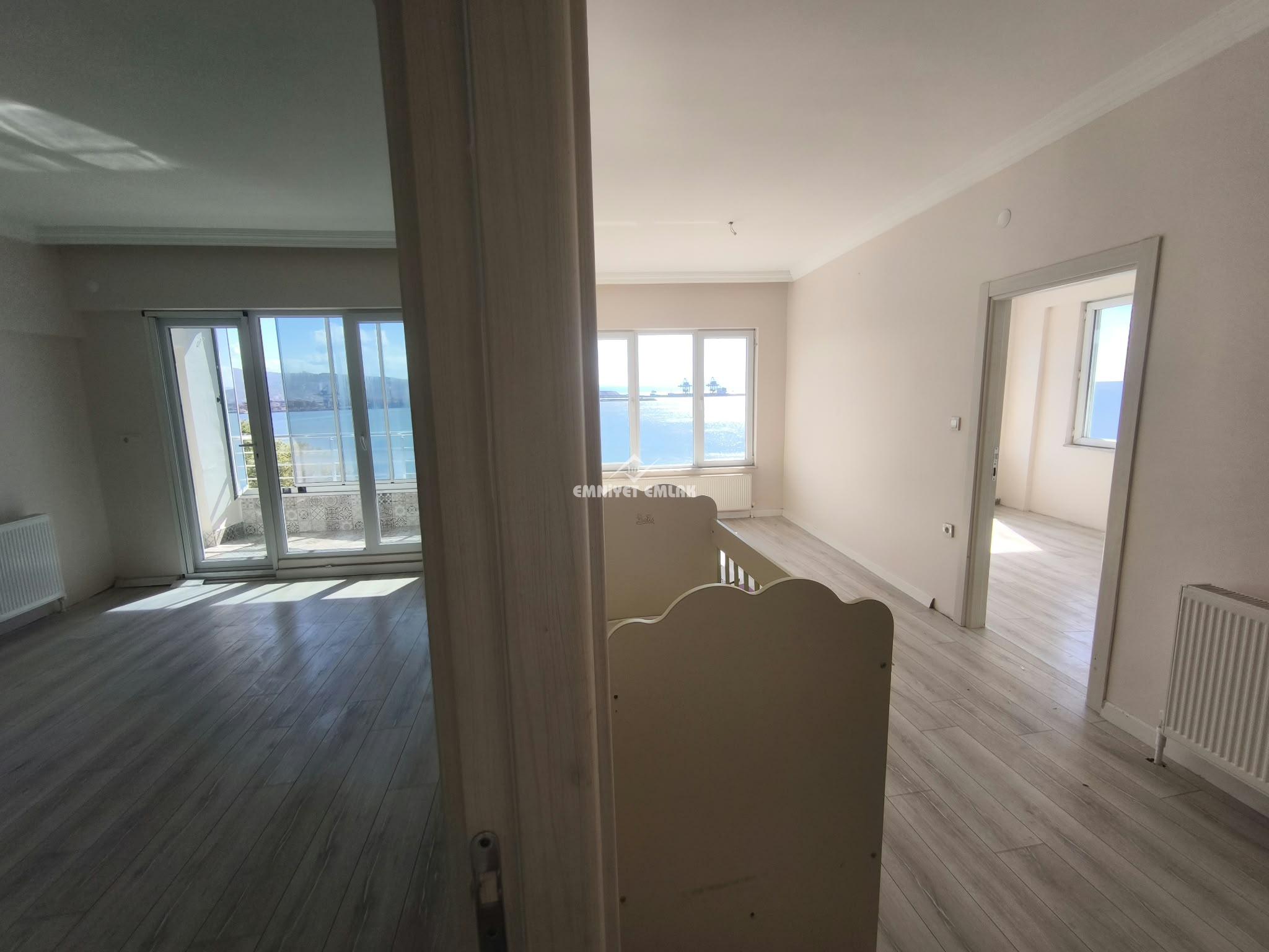 YALI CADDESİNDE DENİZ MANZARALI 2+2 KİRALIK DAİRE/OFİS