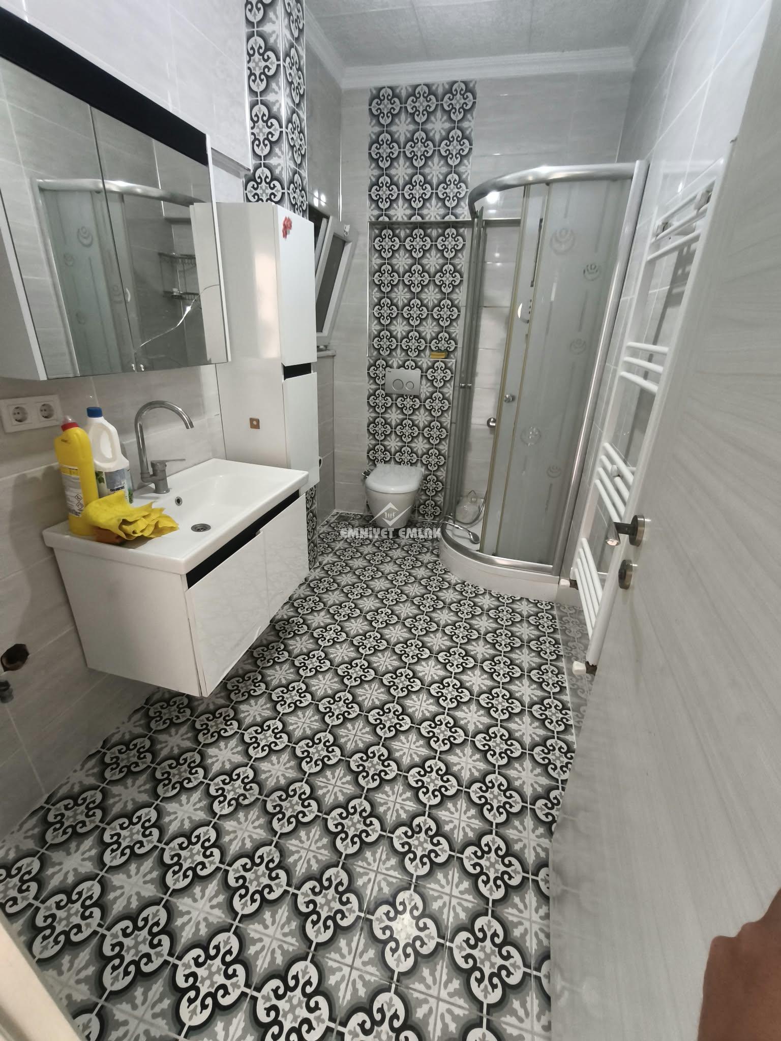 YALI CADDESİNDE DENİZ MANZARALI 2+2 KİRALIK DAİRE/OFİS