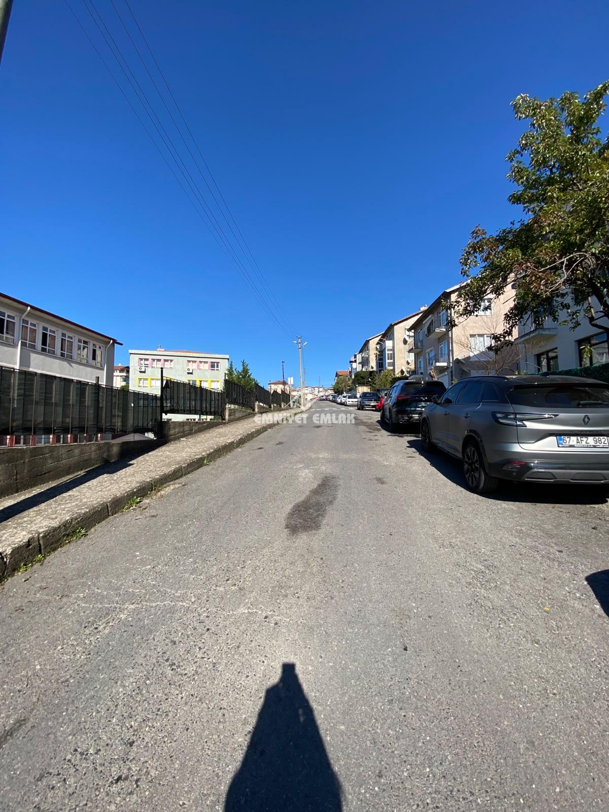 KDZ EREĞLİ NİMET İLKÖĞRETİM OKULU KARŞISI  KANDİLLİ LOJMANLARINDA 2+1 KİRALIK DAİRE