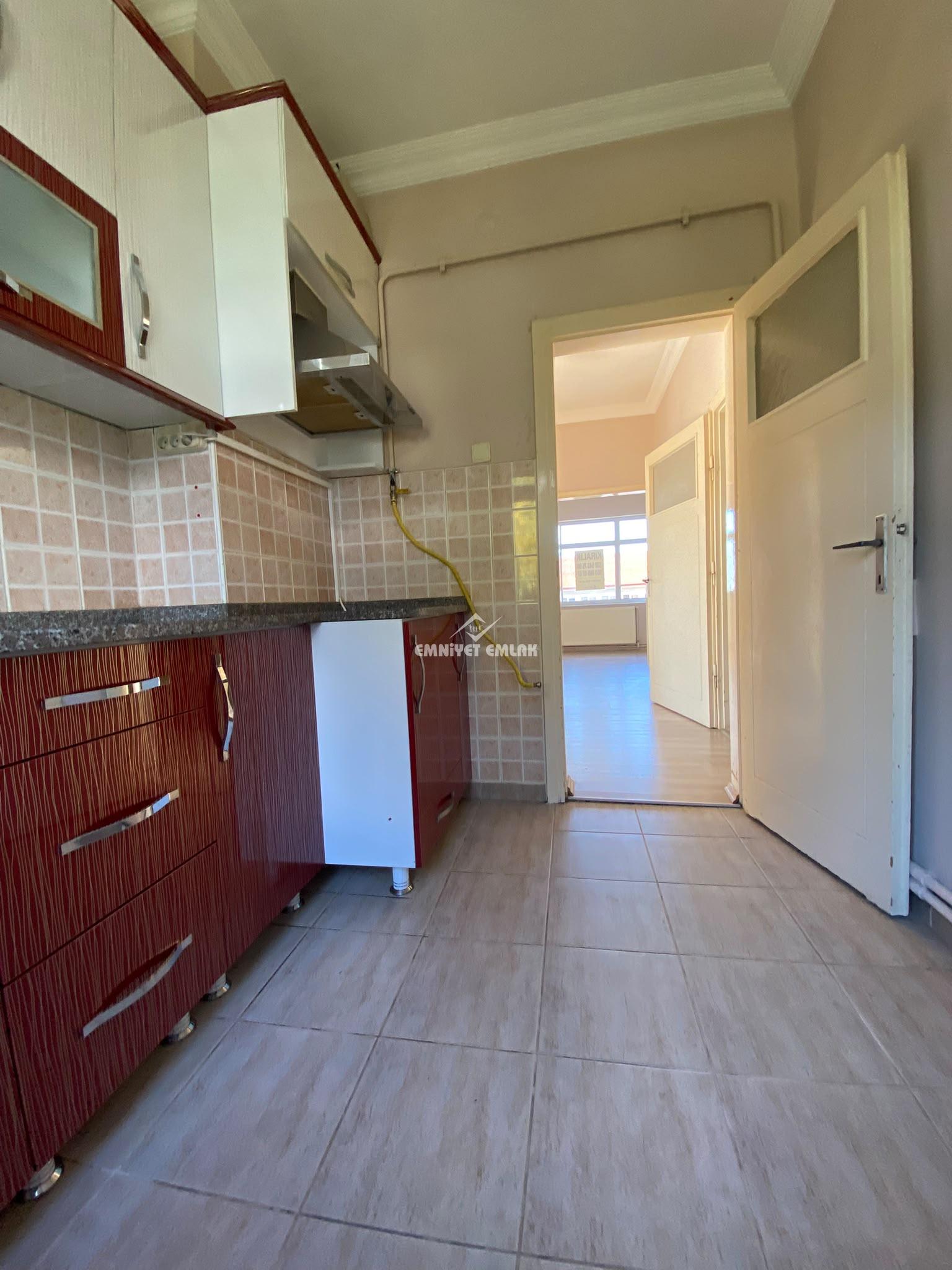 KDZ EREĞLİ NİMET İLKÖĞRETİM OKULU KARŞISI  KANDİLLİ LOJMANLARINDA 2+1 KİRALIK DAİRE